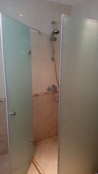 Kúpeľňa s wc a sprch. kútom